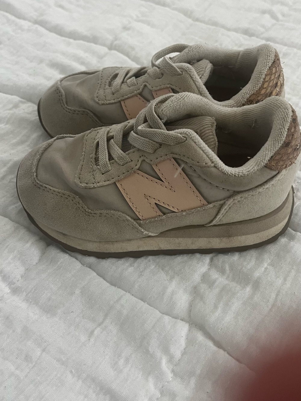 New Balance Kids Beige Sneakers with Blush N Logo